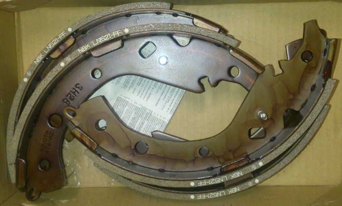 Колодки тормозные задние TOYOTA RAV4 ACA20 0449542080