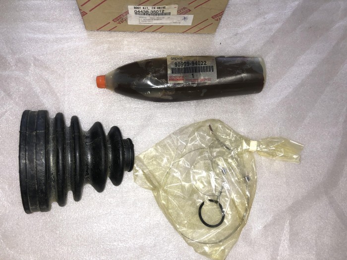 Пыльник привода TOYOTA HIACE HILUX 4-RUNNER 0443835012