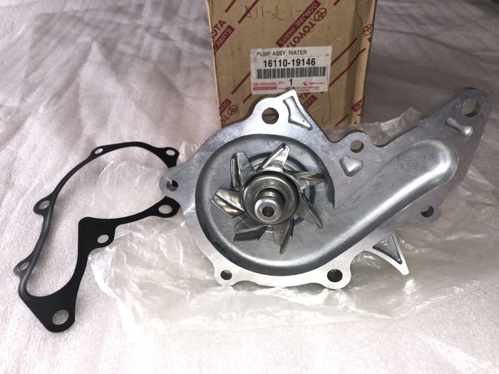 Насос водяной помпа 4AFE TOYOTA COROLLA 1611019146