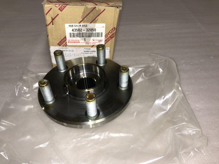 Ступица передняя TOYOTA CAMRY SV20 CARINA II CELICA T16 4350232050