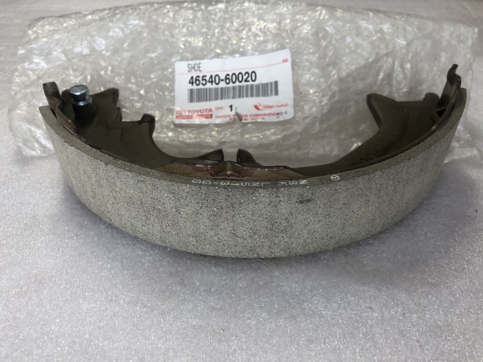 Колодка стояночного тормоза TOYOTA LC70 LC80 4654060020