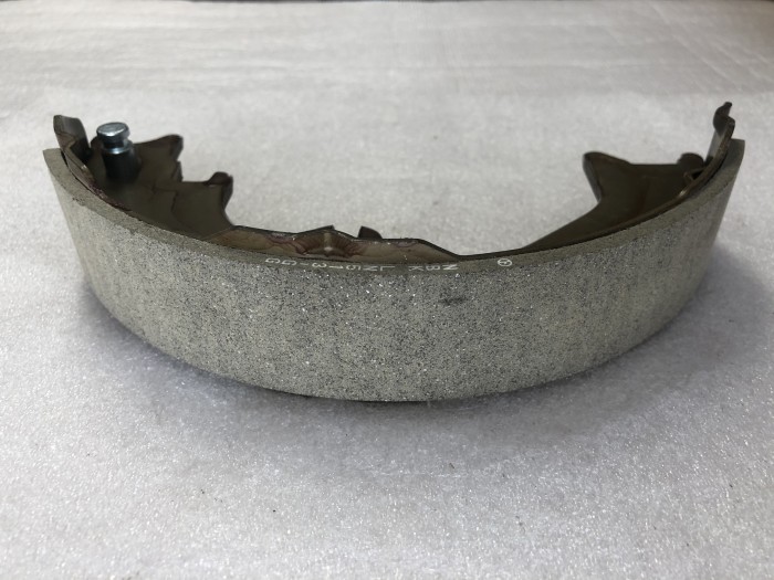 Колодка стояночного тормоза TOYOTA LC70 LC80 4654060020