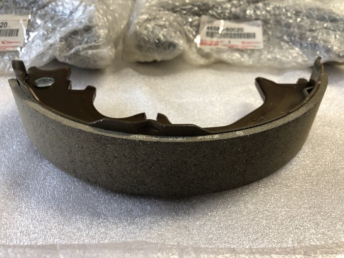 Колодка стояночного тормоза TOYOTA 4658060020