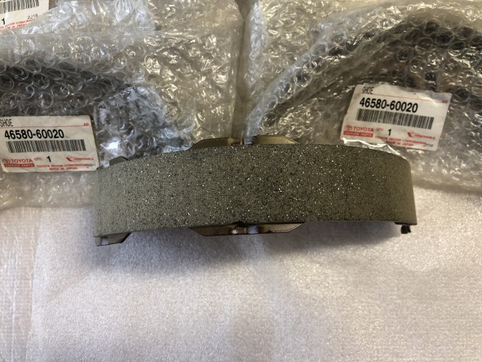 Колодка стояночного тормоза TOYOTA 4658060020