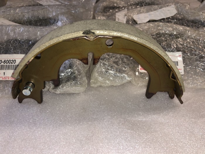 Колодка стояночного тормоза TOYOTA 4658060020