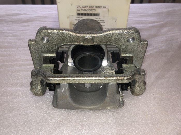 Суппорт тормозной задний левый TOYOTA AVENSIS II 2003-2008 4775005070