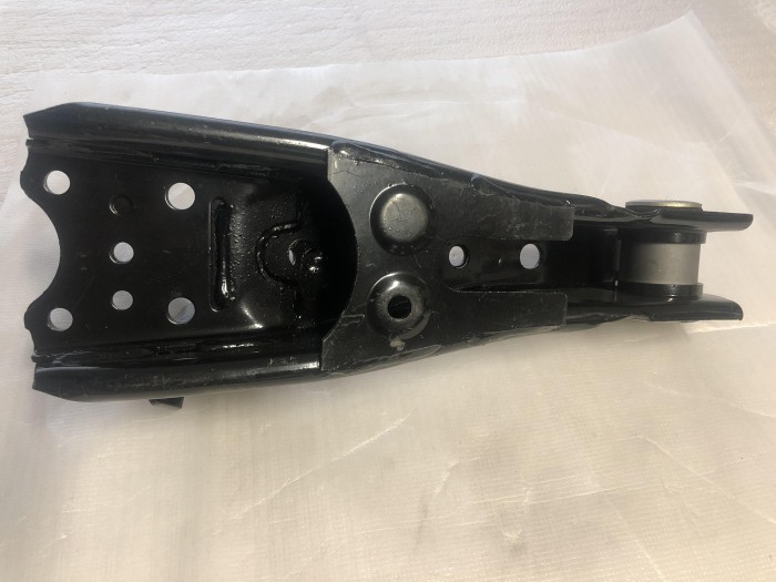 Рычаг передней подвески нижний левый TOYOTA HIACE 4806926122 4806826122