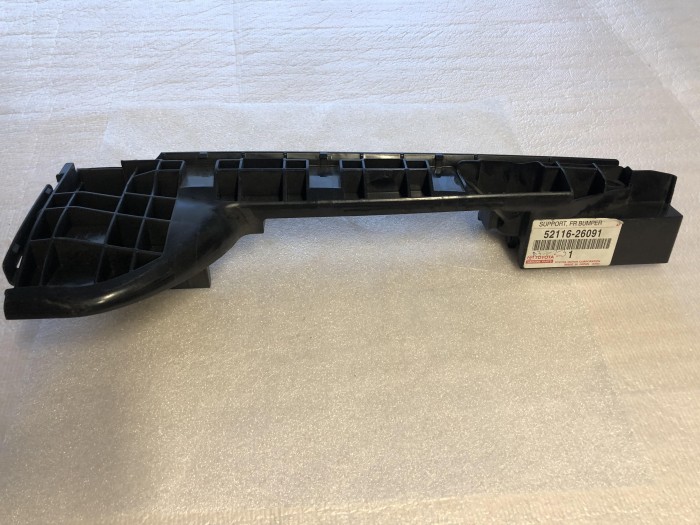 Кронштейн переднего бампера TOYOTA Hiace KDH200 5211626091