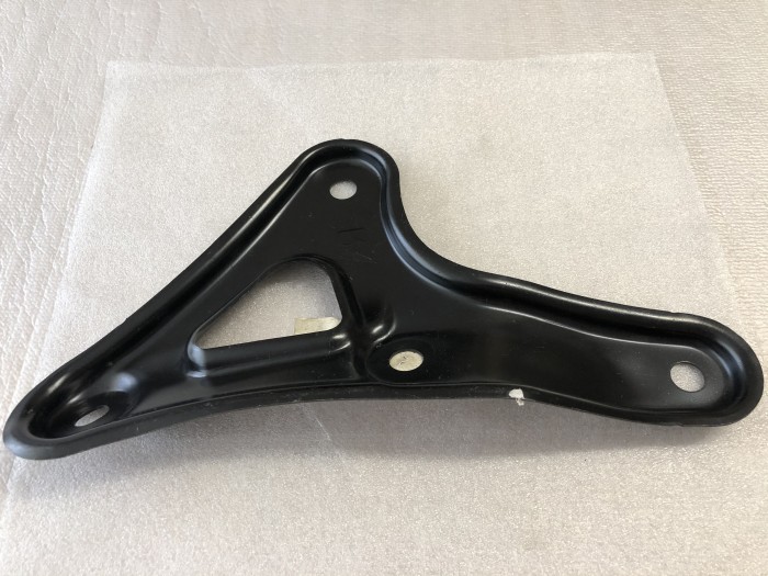 Кронштейн подрамника TOYOTA Corolla E120 5225702020