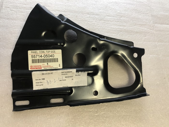Панель кронштейн крепления Toyota AVENSIS T250 5571405040