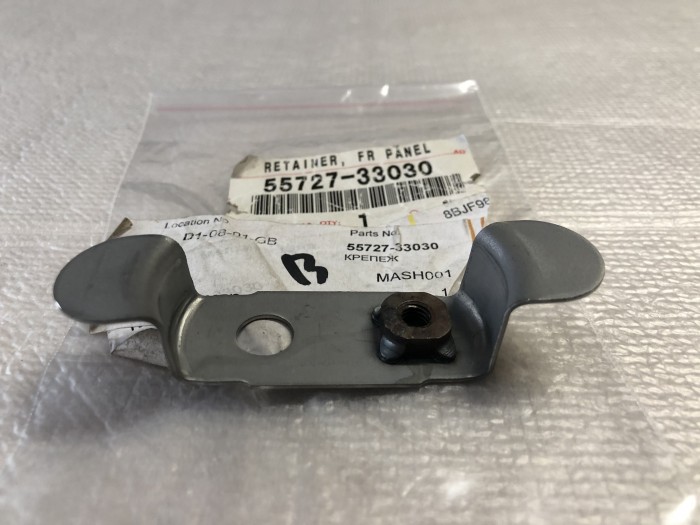 Кронштейн TOYOTA Camry V30 5572733030