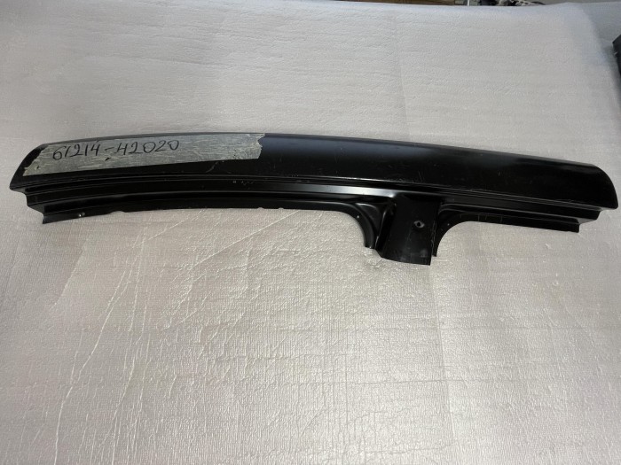 Направляющая, боковина стойки верхняя левая TOYOTA RAV4 6121442020