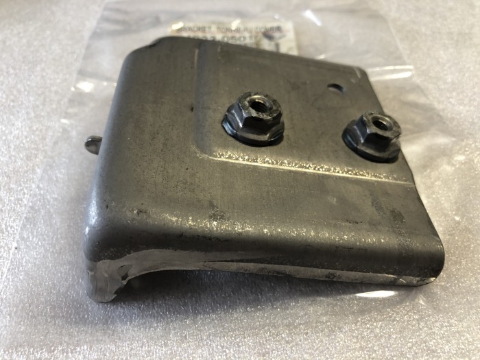 Кронштейн шторки TOYOTA Avensis T250 6493305010 новый оригинальный, в наличии на нашем складе