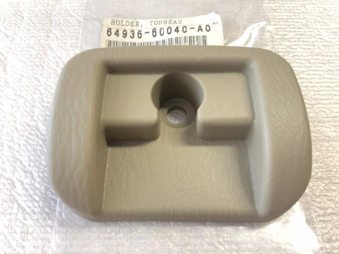 Крепление шторки TOYOTA Land Cruiser 100 Lexus LX470 6493660040A0 новое оригинальное, в наличии на нашем складе