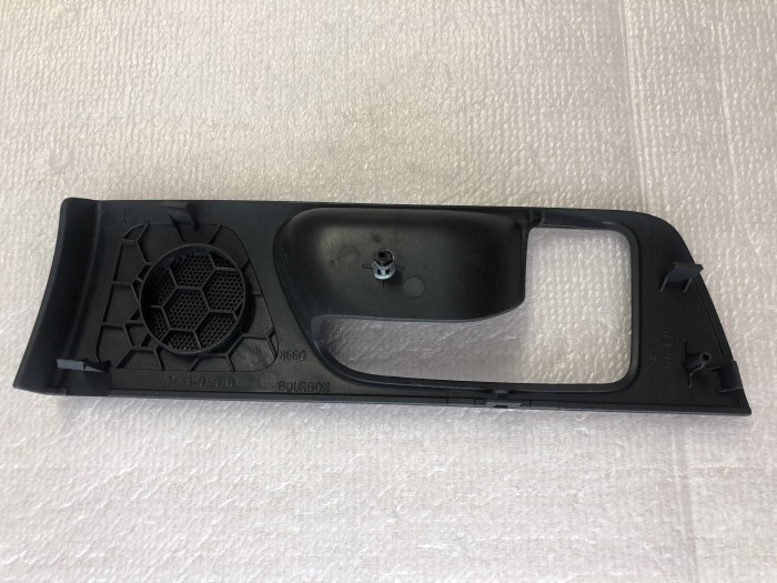 Накладка внутренней ручки задней левой двери TOYOTA Avensis T250 6761805030B0