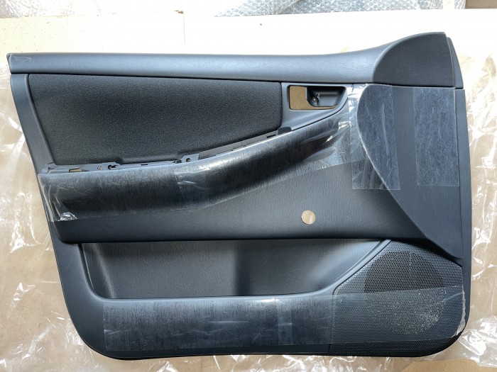 Обшивка двери передней левой TOYOTA Corolla E120 6766013030B1