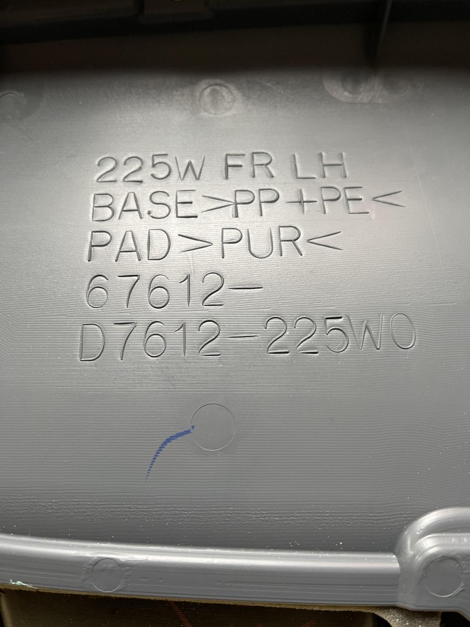 Обшивка двери передней левой TOYOTA Corolla E120 6766013030B1