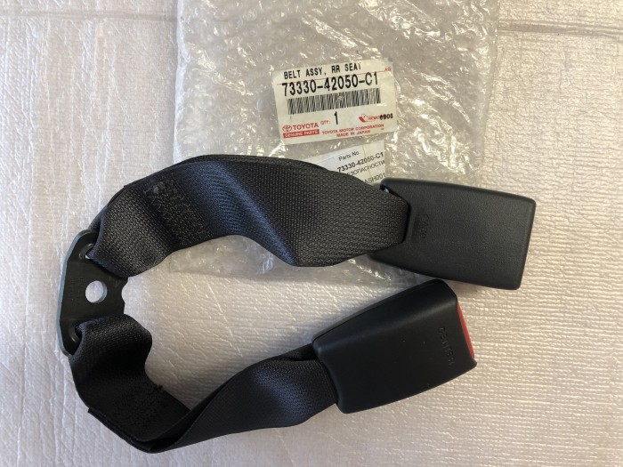 Ремень безопасности TOYOTA RAV 4 CA20 2000-2005 7333042050C1
