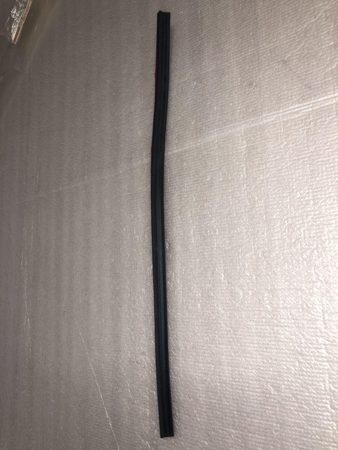 Молдинг заднего стекла TOYOTA Auris E150 2006-2012 7557312340