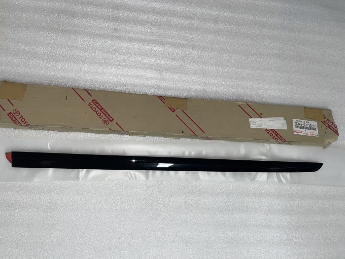 Молдинг задней левой двери LEXUS ES300 7574233190C0