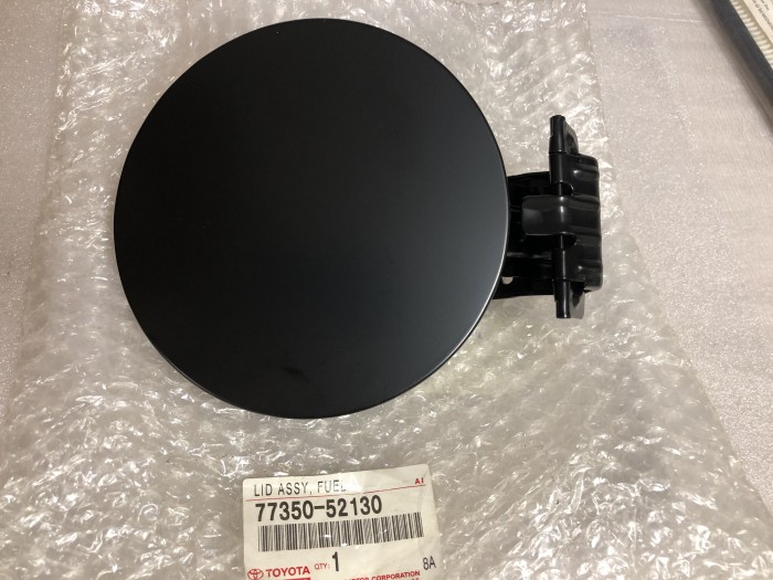 Лючок бензобака TOYOTA Vitz Yaris P90 7735052130