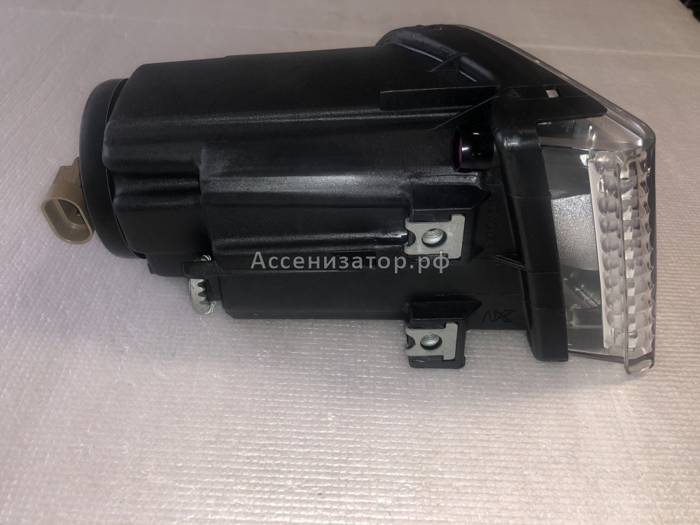 Фара противотуманная правая 1999-2005 Lexus IS 200 8121053012