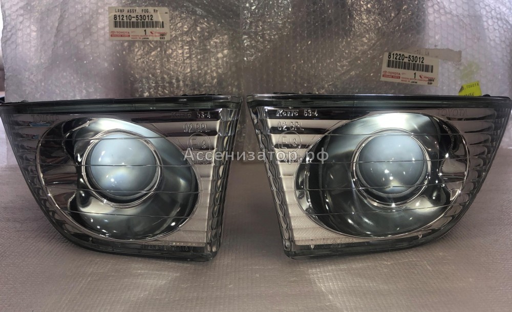 Фара противотуманная правая 1999-2005 Lexus IS 200 8121053012