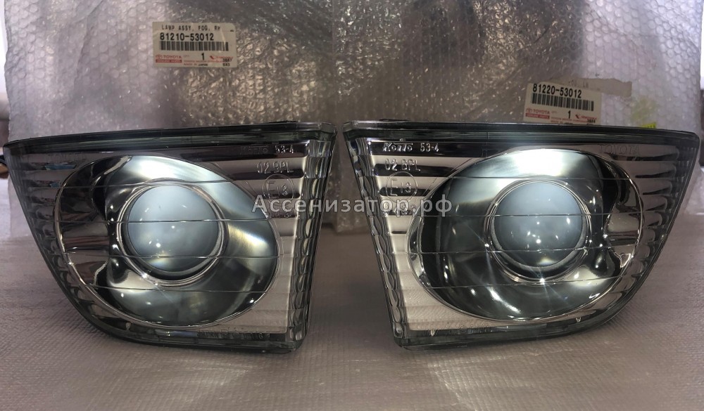 Фара противотуманная правая 1999-2005 Lexus IS 200 8121053012