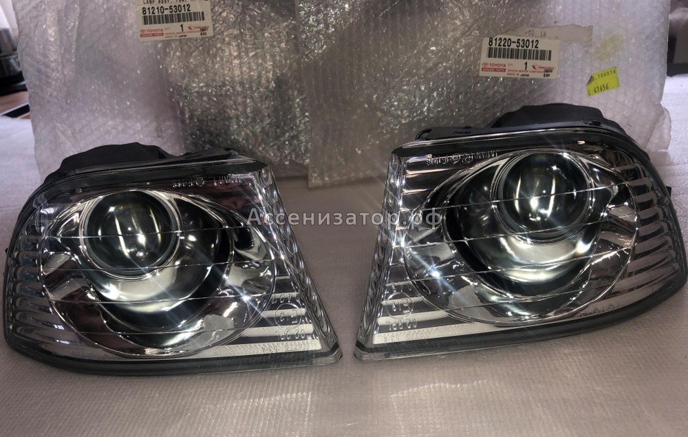 Фара противотуманная правая 1999-2005 Lexus IS 200 8121053012