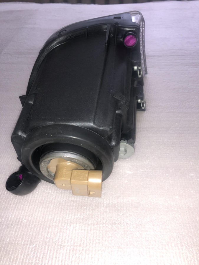 Фара противотуманная правая 1999-2005 Lexus IS 200 8121053012