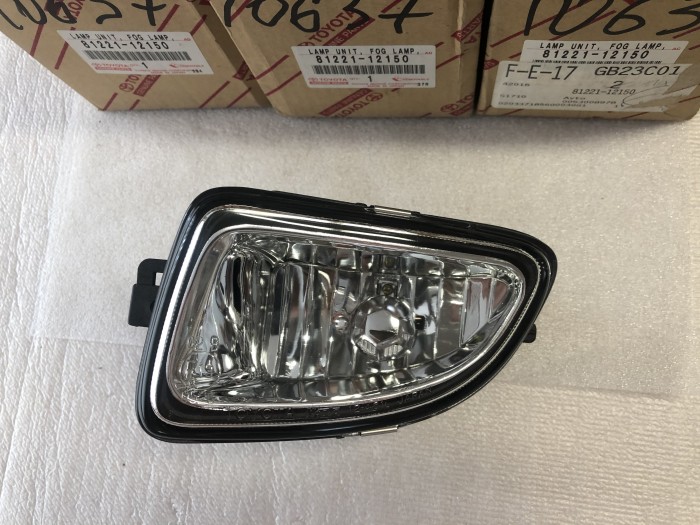 Фара противотуманная левая TOYOTA COROLLA E112 1997-2001 8122112150