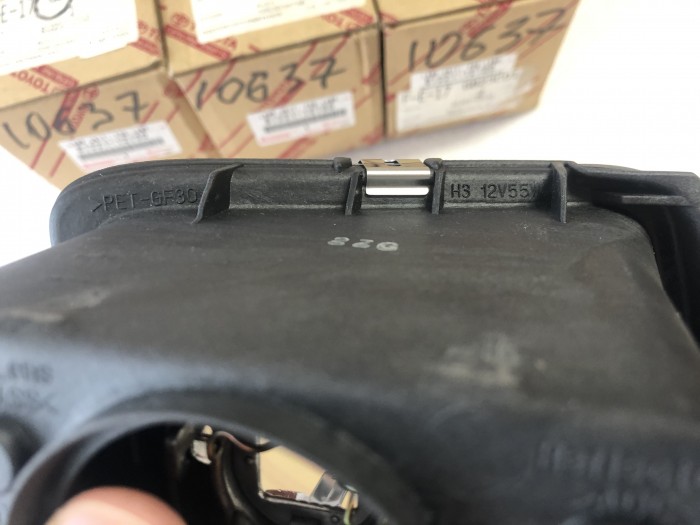 Фара противотуманная левая TOYOTA COROLLA E112 1997-2001 8122112150