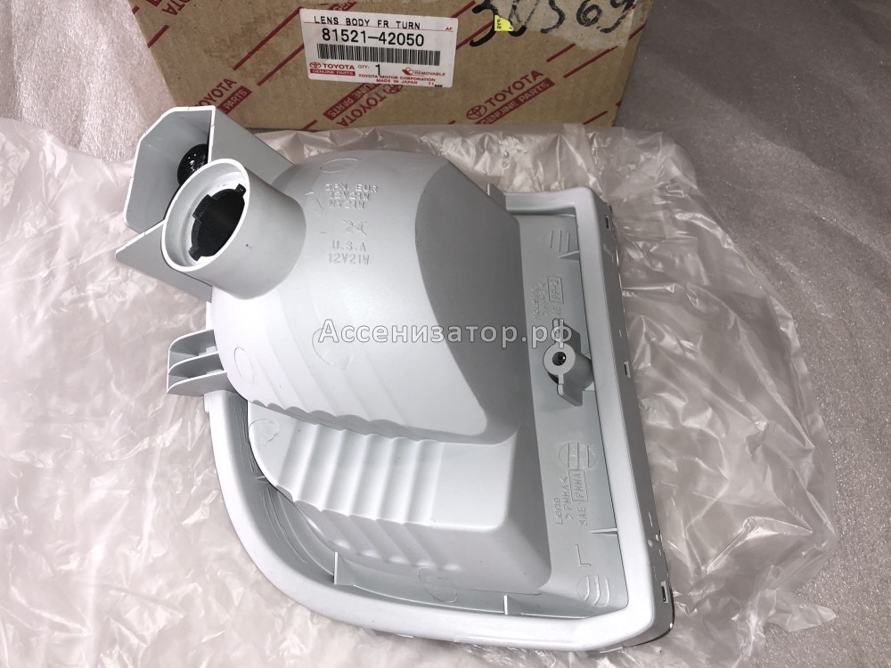 Указатель поворота в бампер левый для ам без противотуманок TOYOTA RAV 4 2000-2005 8152142050