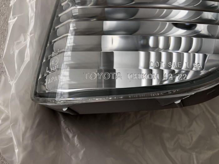 Указатель поворота в бампер левый для ам без противотуманок TOYOTA RAV 4 2000-2005 8152142050