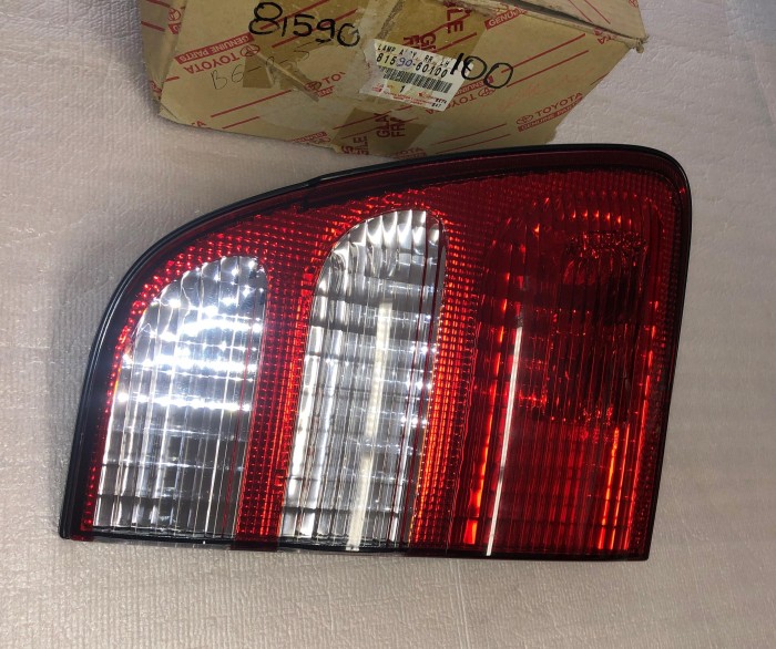 Фонарь задний внутренний левый TOYOTA LC 100 1998-2007 8159060100