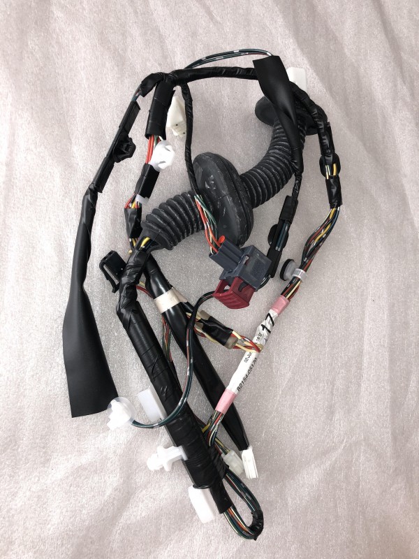 Жгут проводов задней левой двери TOYOTA Avensis II 2003-2008 8215405170