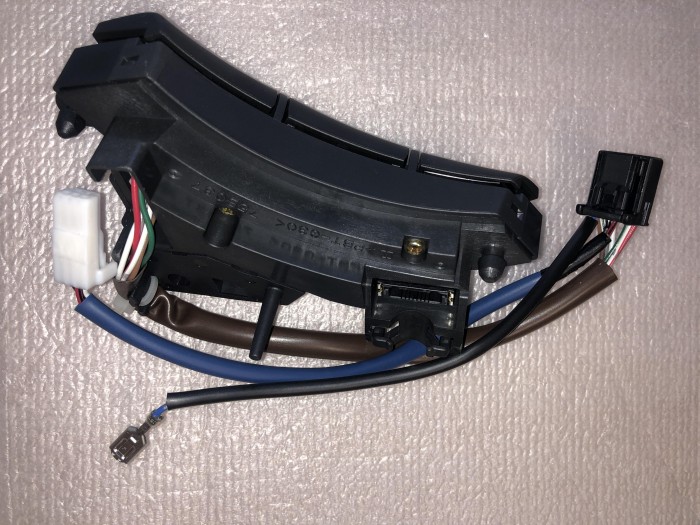 Переключатель на руль TOYOTA Land Cruiser 100 Lexus LX470 8424760020B0