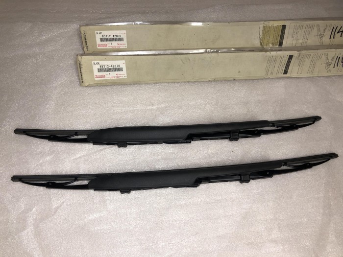 Щетка стеклоочистителя правая 600 мм TOYOTA RAV4 8521242070