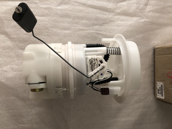 Насос топливный электрический CITROEN PEUGEOT 1525T9