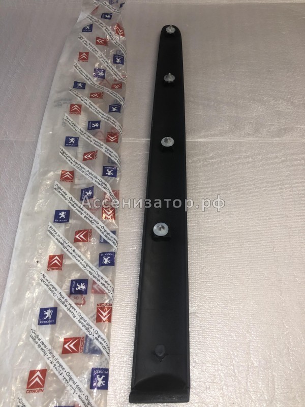 Молдинг задней левой двери PEUGEOT 206 1998-2012 8546K9