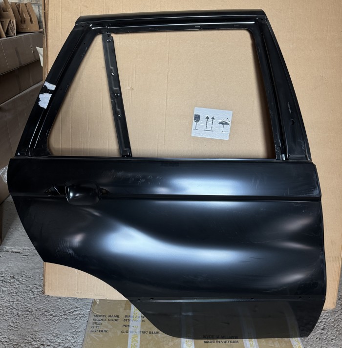 Дверь новая задняя правая Bmw X5 E53 41528256828