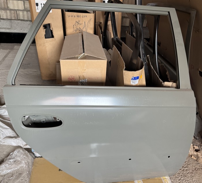 Дверь задняя правая Toyota Avensis T220 6700305070