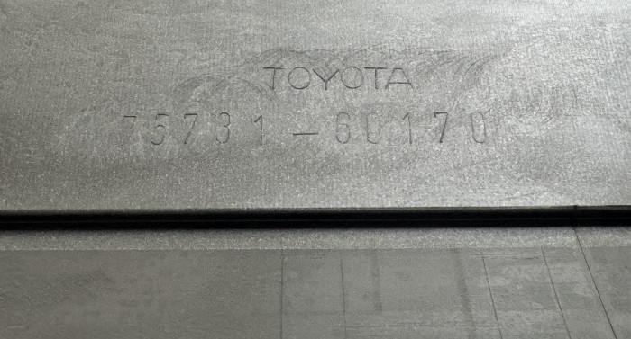 Молдинг двери передней правой Lexus GX470 7573160170B1