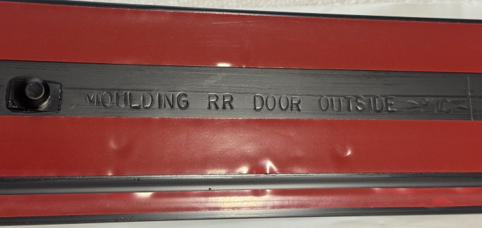 Молдинг двери задней левой Toyota Land Cruiser FZJ100 7574260180