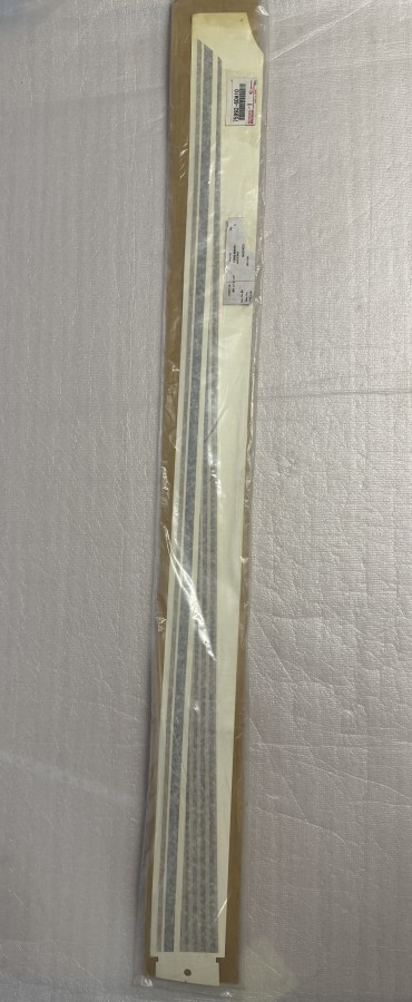 Молдинг заднего левого крыла TOYOTA Land Cruiser FZJ100 7599260A10